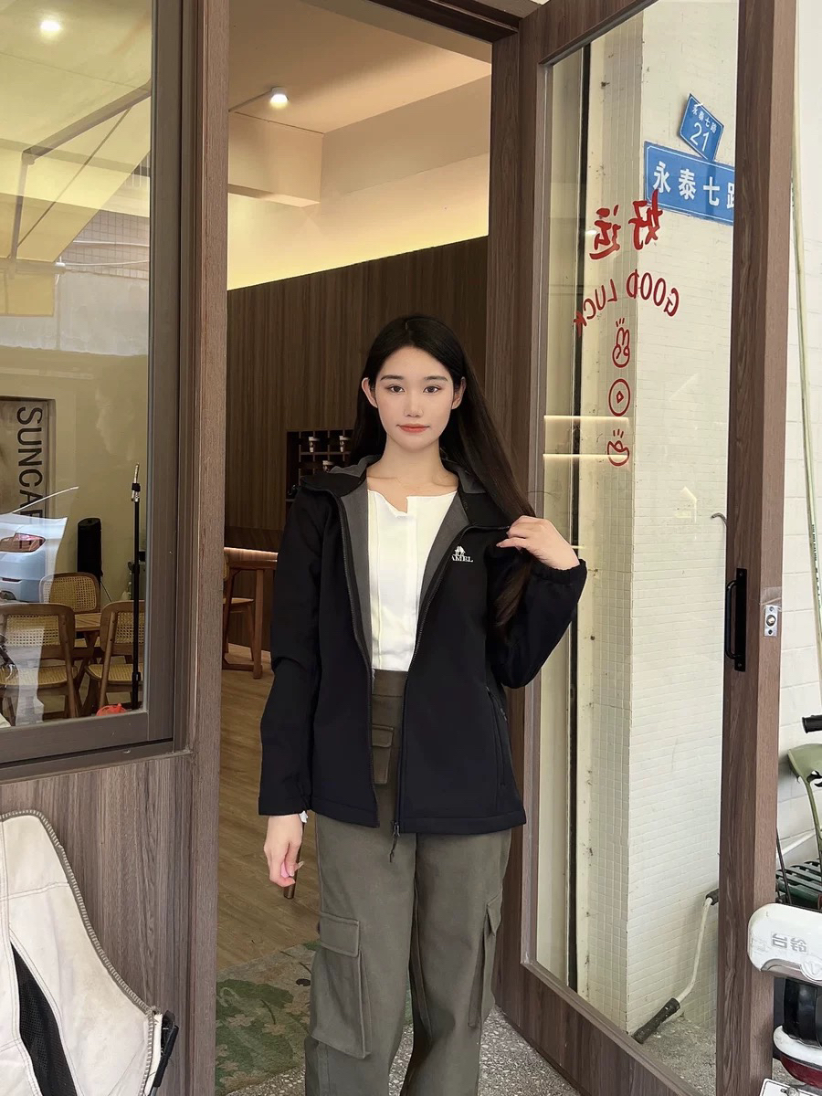 今日份的帅气是骆驼冲锋衣给的
