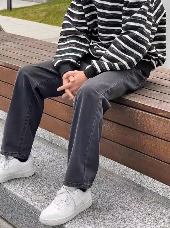 ●	穿着舒适：从版型看比较宽松，穿着活动