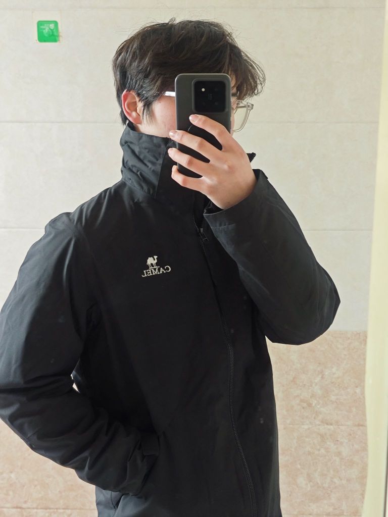 CAMEL骆驼城市机能系 列三合一冲锋衣，解锁户外与通勤的全能 穿搭新姿势!