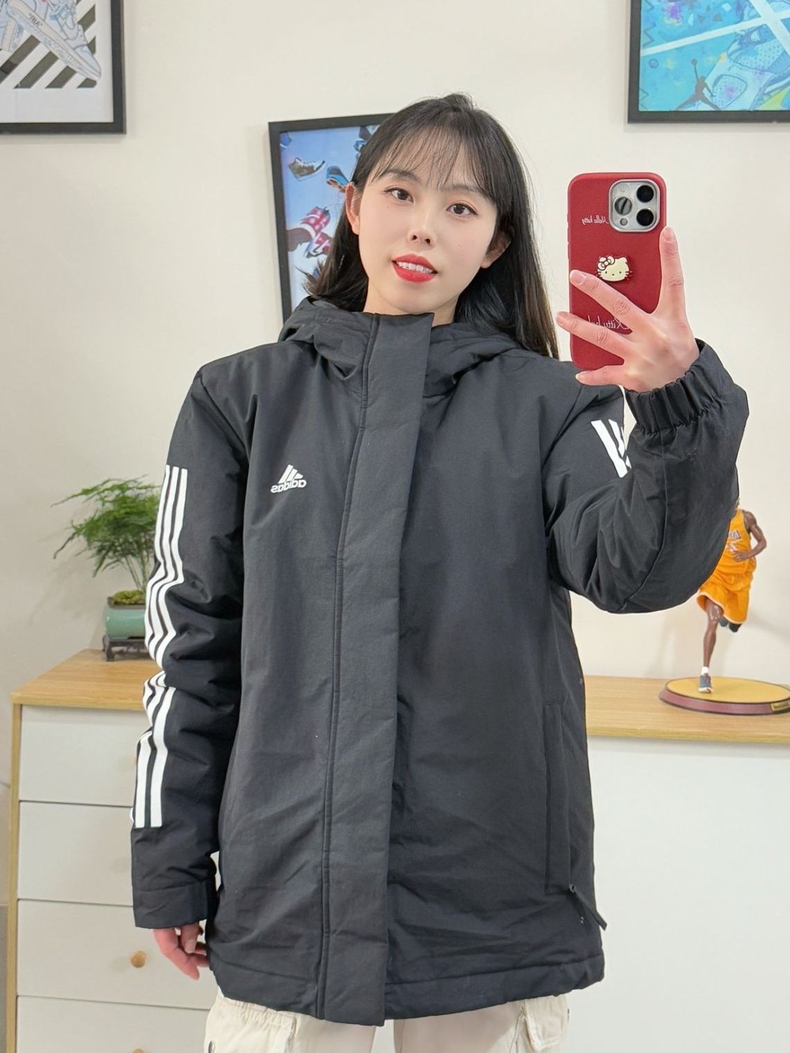 经典款阿迪棉服不愁搭配!
