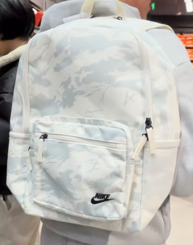 背上nike背包就出发吧！