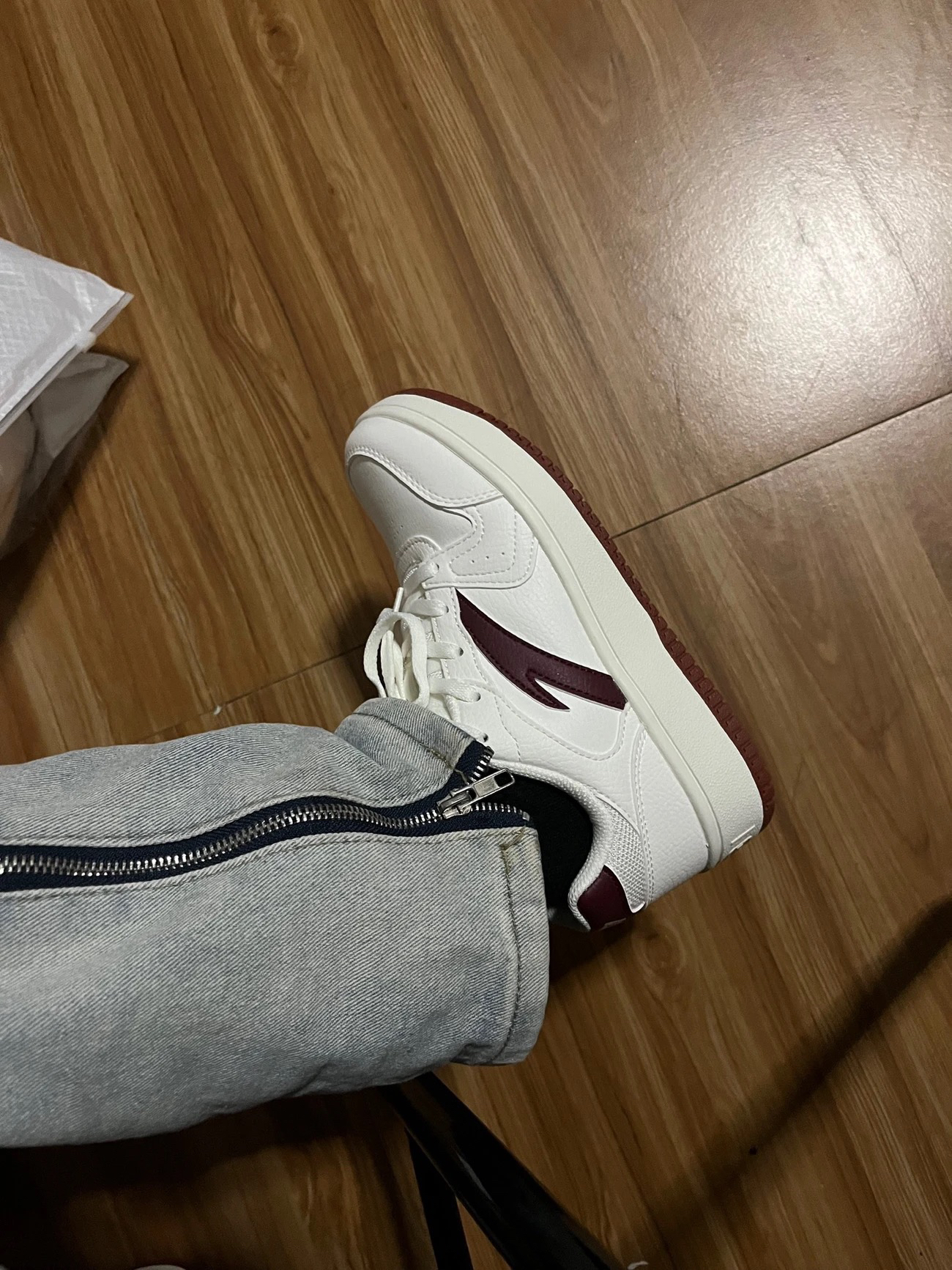 是谁还没拥有安踏我都会伤心的好么