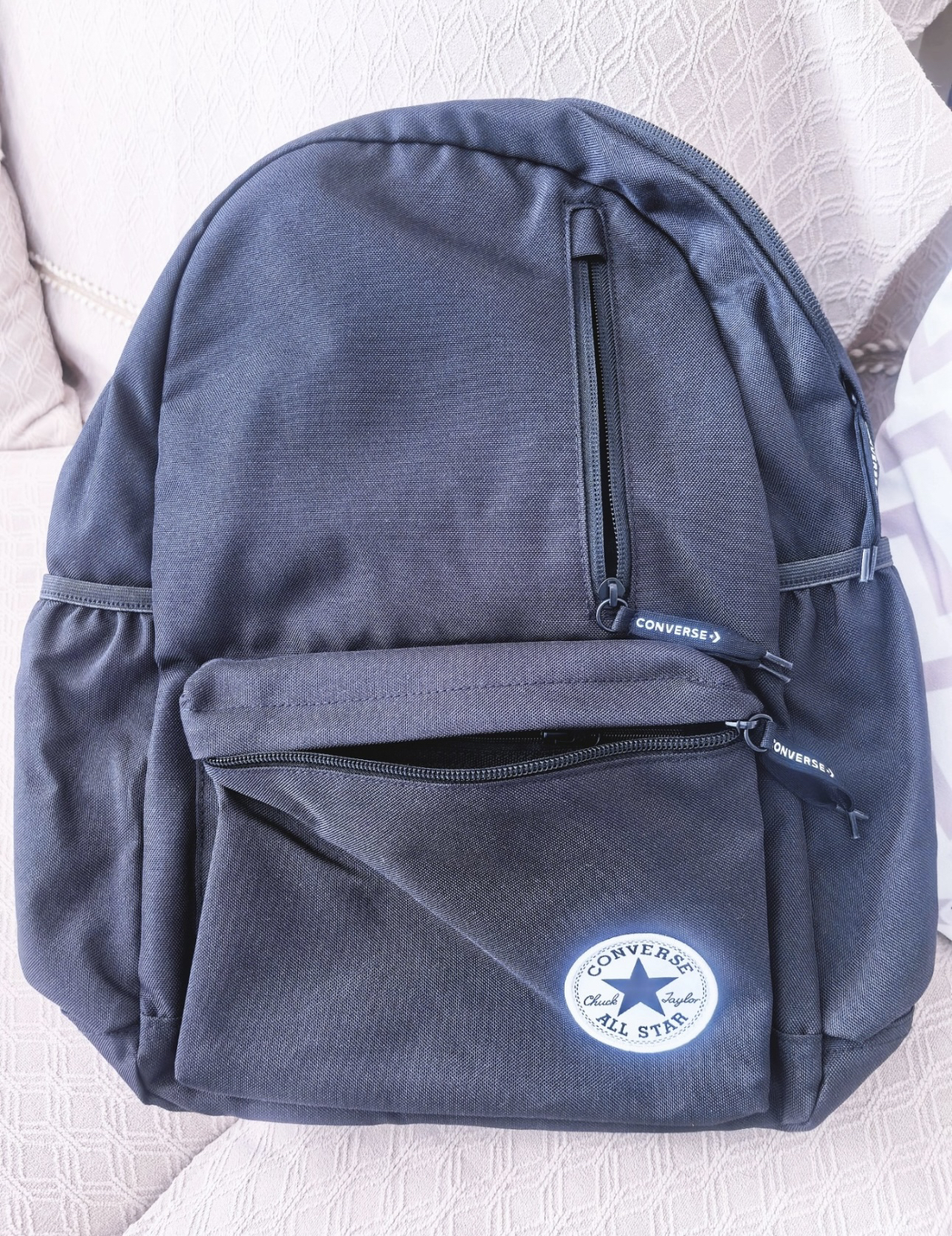 书包不错 很有质感 价格也很实惠 推荐购