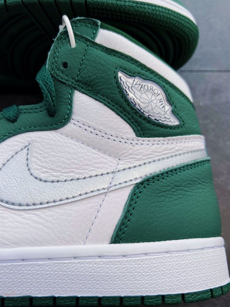 AJ1 高帮 白绿脚趾 复古街头风