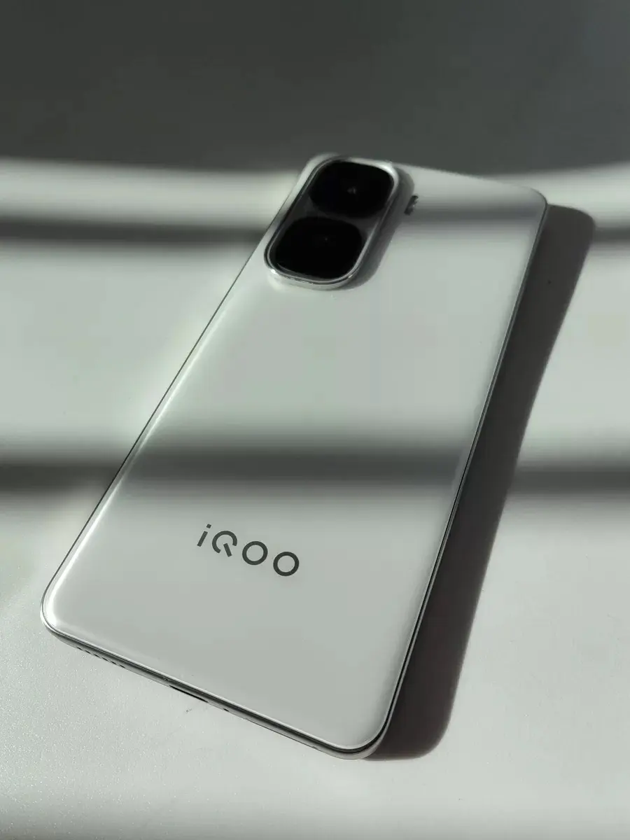 《iQOO Neo10:游戏“战神”,超分超帧并发畅玩高帧大作》