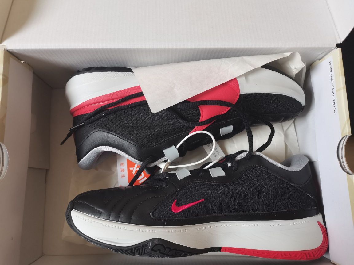 脚感轻盈缓震不错性价比高可以冲！