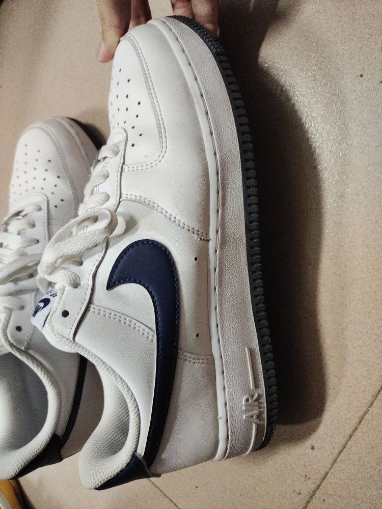 球鞋名称：af1

🔍分享理由：颜值还行