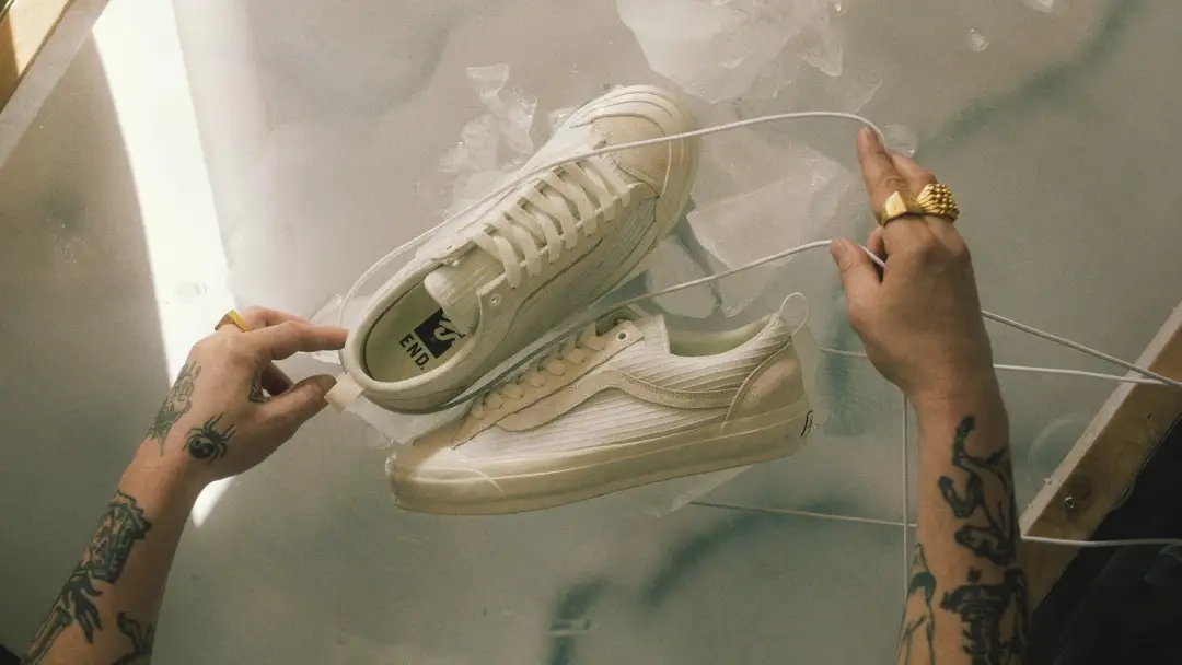  [降落伞灵感 × 极致工艺！END. x VANS「Parachute」联名鞋款今日发售，限量抢购