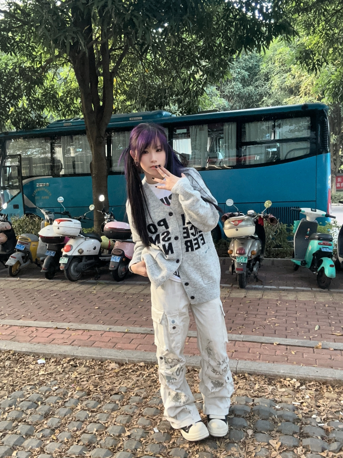 高级灰长袖毛衣开衫，你的秋日温柔秘籍✨