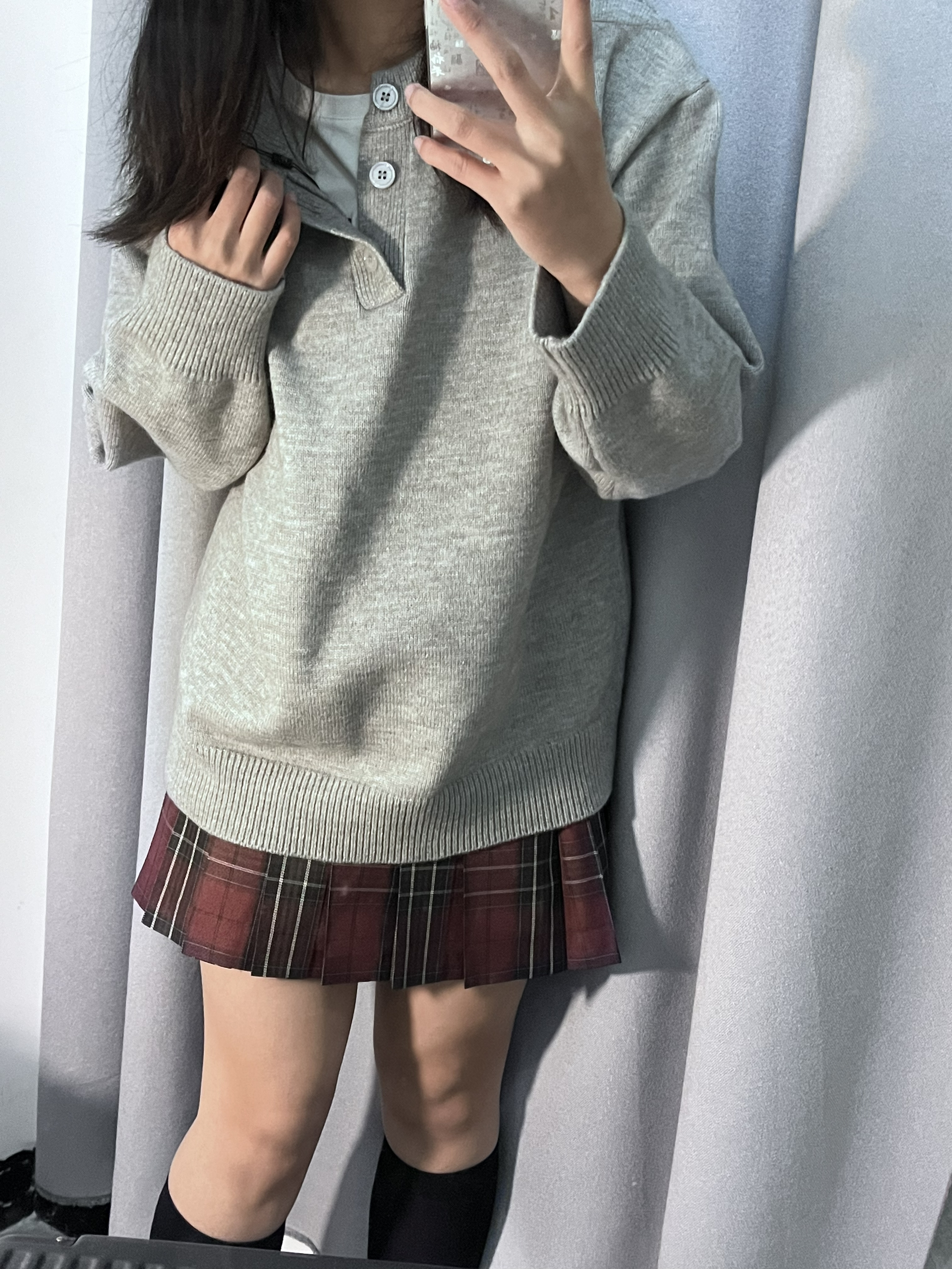 初春卫衣一件