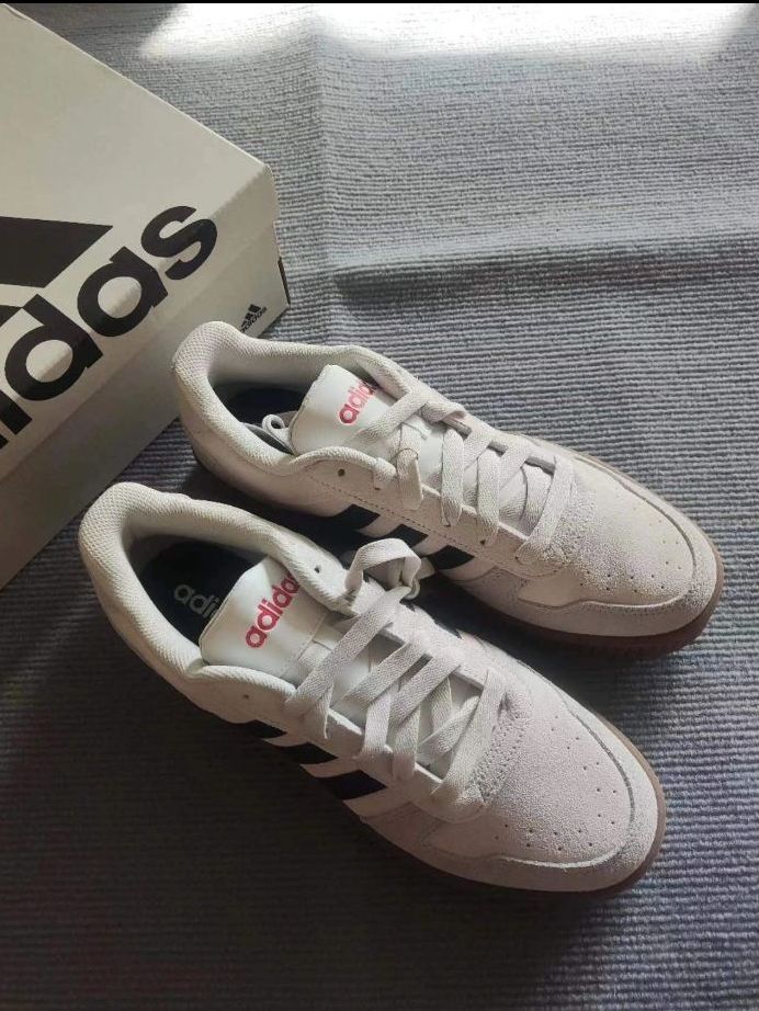 春天到了,该换一双好看的鞋子去踏春咯 超酷的阿迪达斯美高休闲板鞋