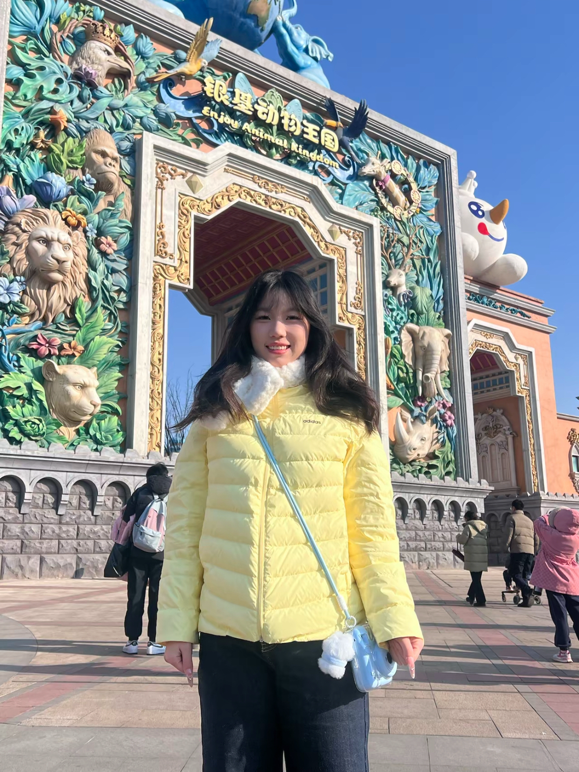 💥超燃预警！冬日里的明媚阳光☀️——阿迪达斯黄色羽绒服来啦！🌟