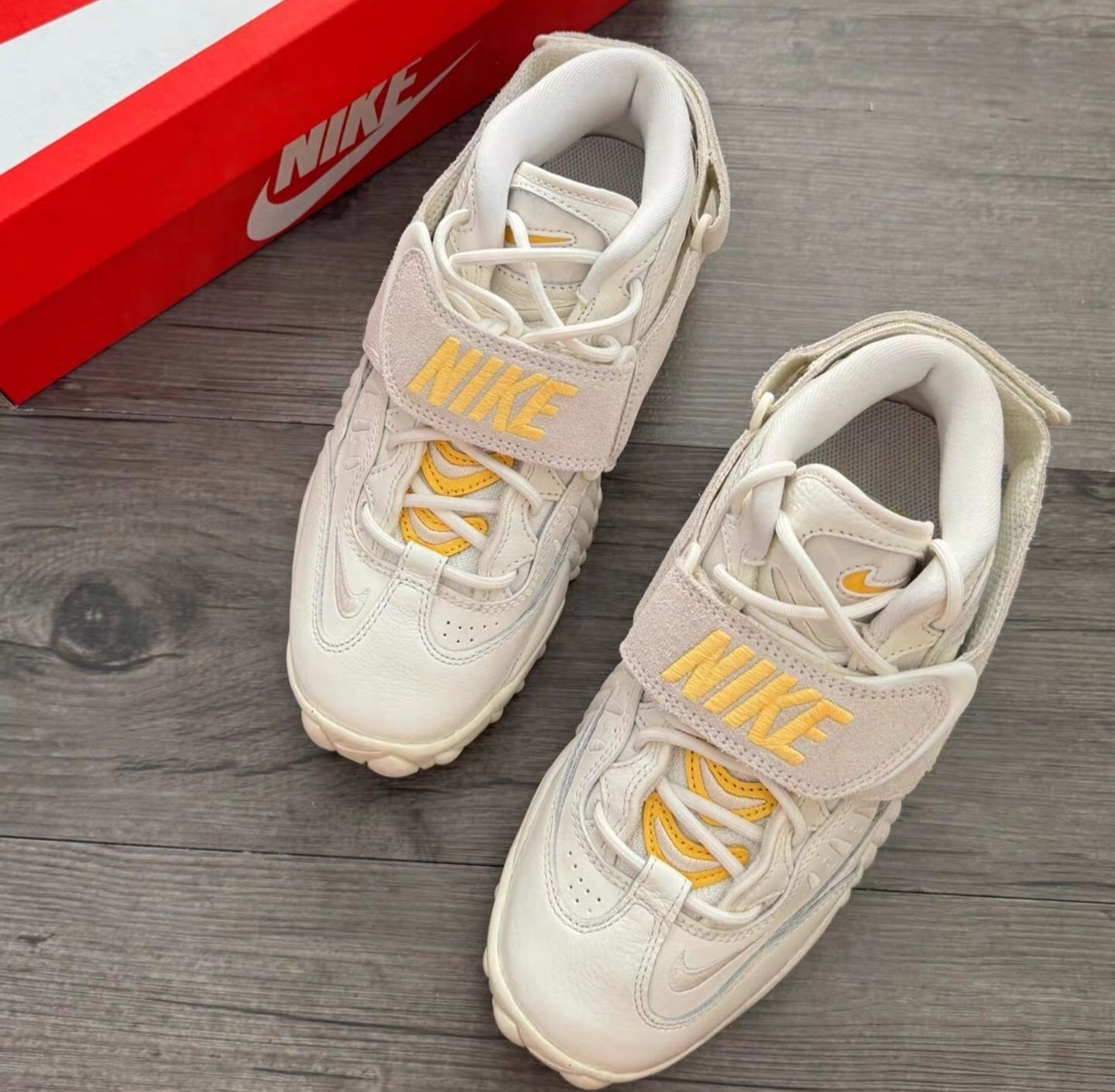 奶油面包 Nike Air Adjust Force 白色/黄色 篮球鞋