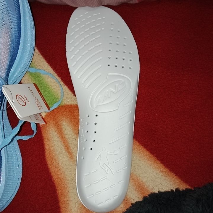 鞋的做工非常的好，上脚很舒服