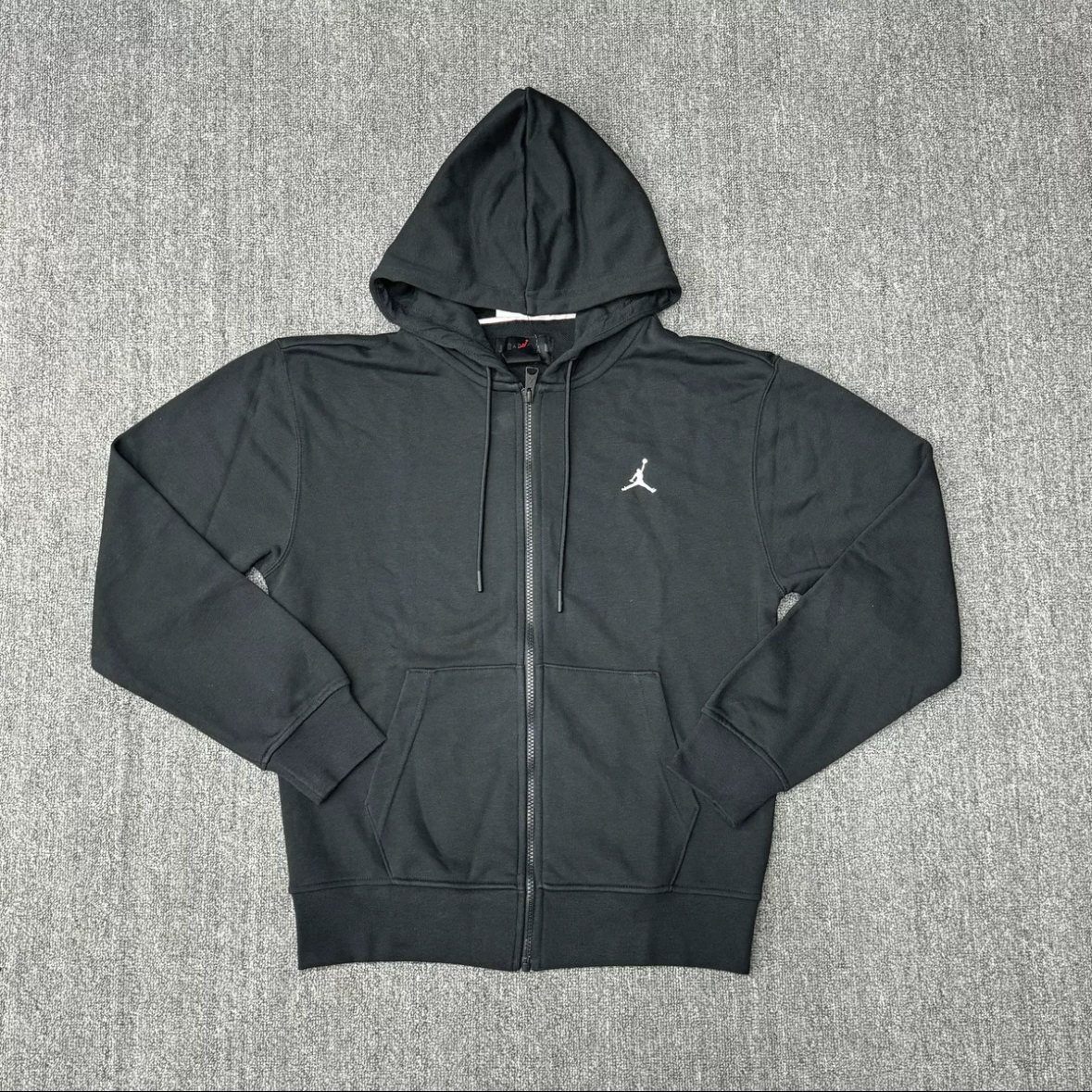 黑色卫衣，不仅仅是一件衣服，更是一种文化