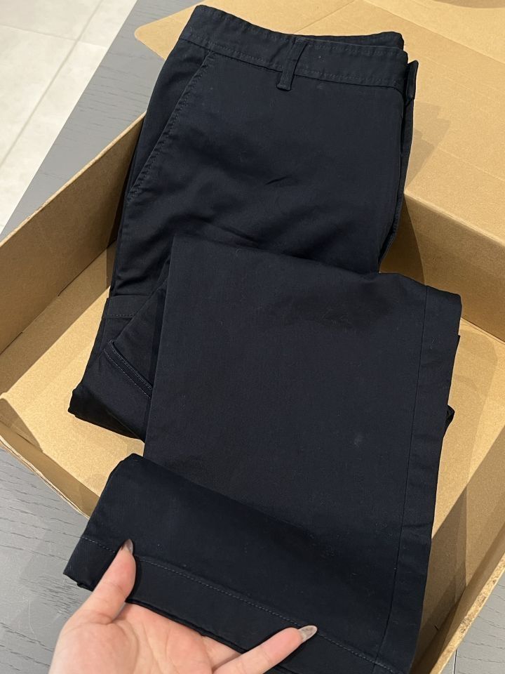 还有谁没有这条藏青色工装裤？！！穿上真的太百搭了🥹