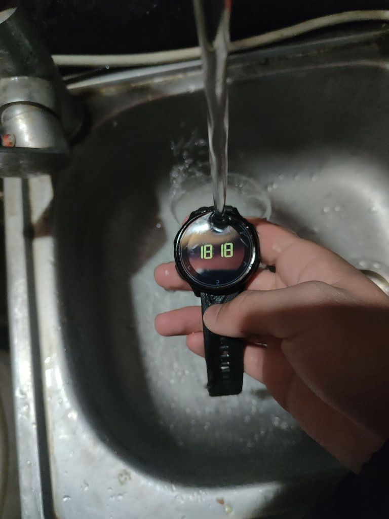 我对迪卡侬电子表的使用体验非常满意！这款