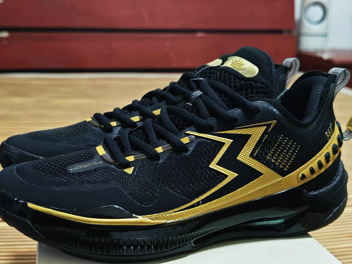 黑金配色+最新版本,只要3开?