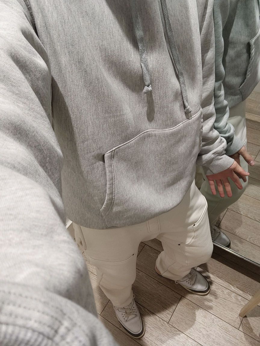 男人就得有一件灰色卫衣