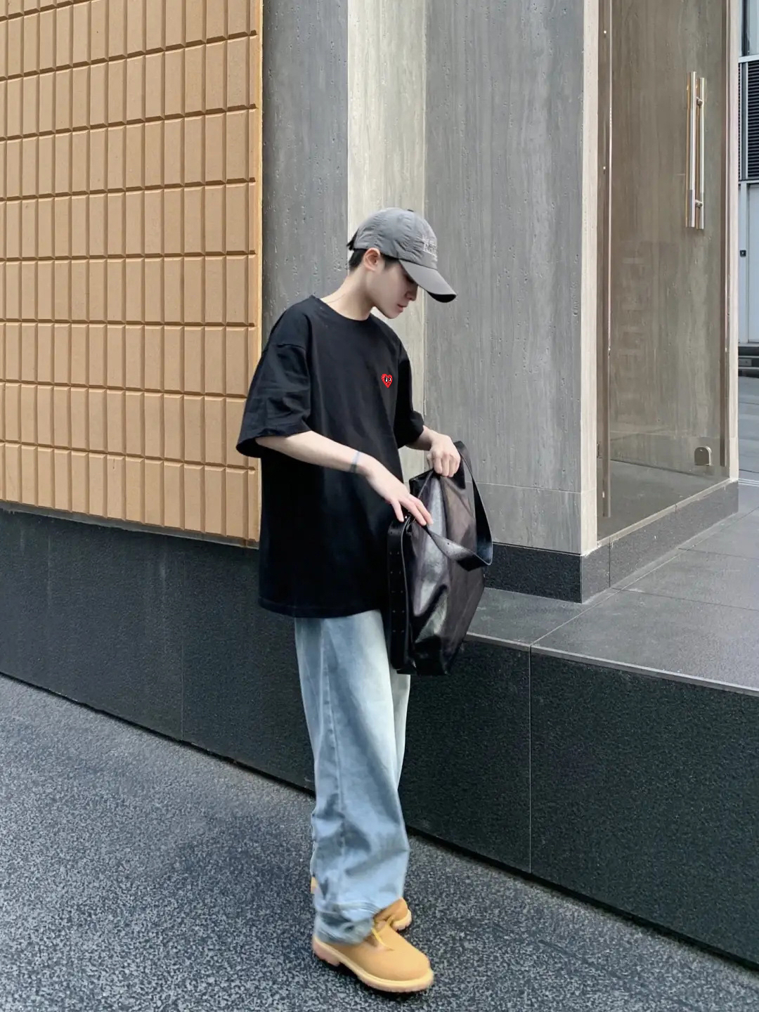 不会还有人没买这件 T 恤吧