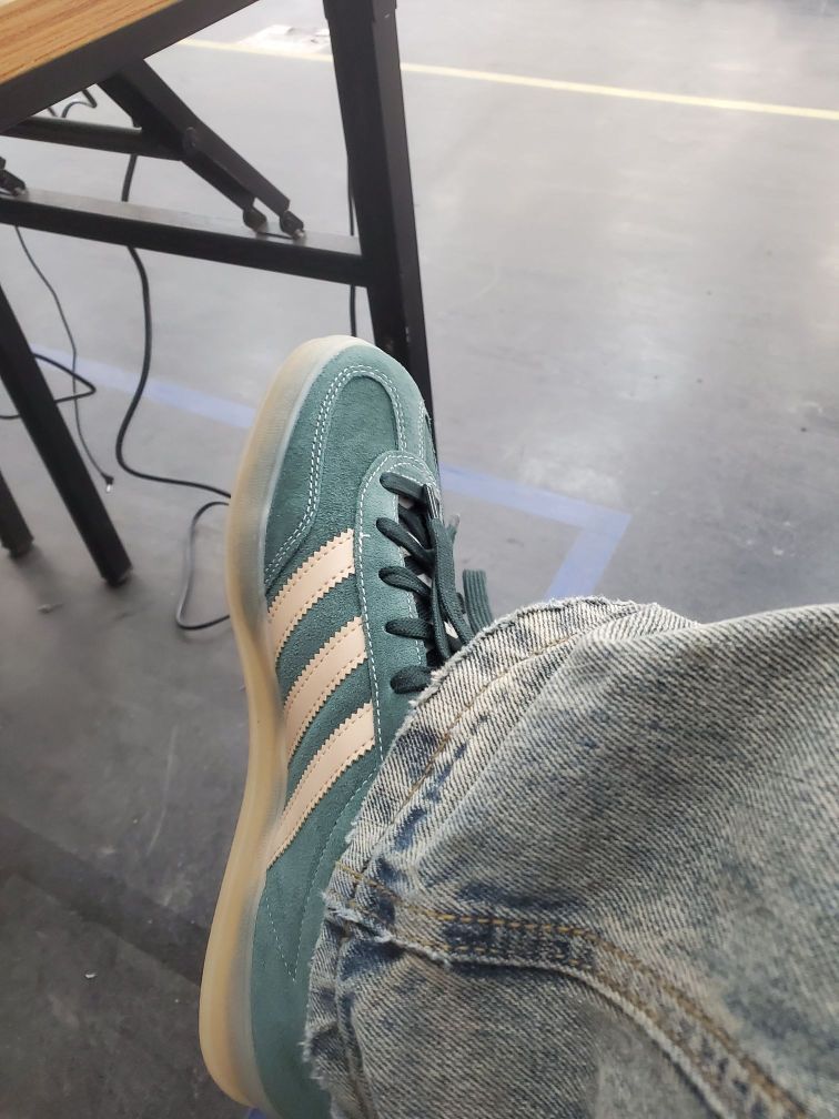 好看，好搭，所有绿色里面最好看的一双了