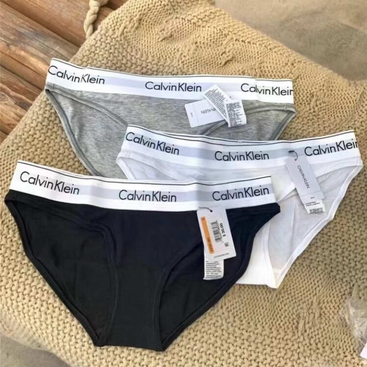 Calvin Klein 让人惊艳的贴身内裤