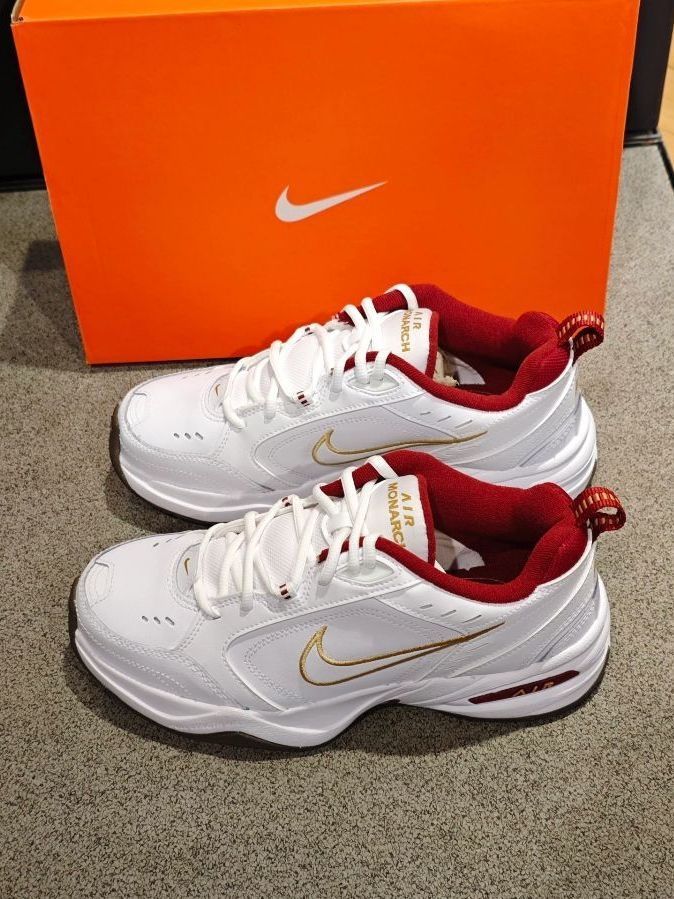 这双 Nike Air Monarch IV 居然让我爸都抢着穿！复古风拉满，颜值与舒适并存！