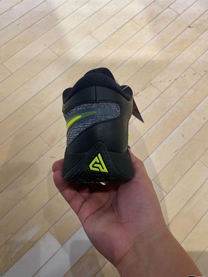 Nike Giannis Freak 6 "Naija" EP 男款黑绿色国内版篮球鞋以其独特的配色