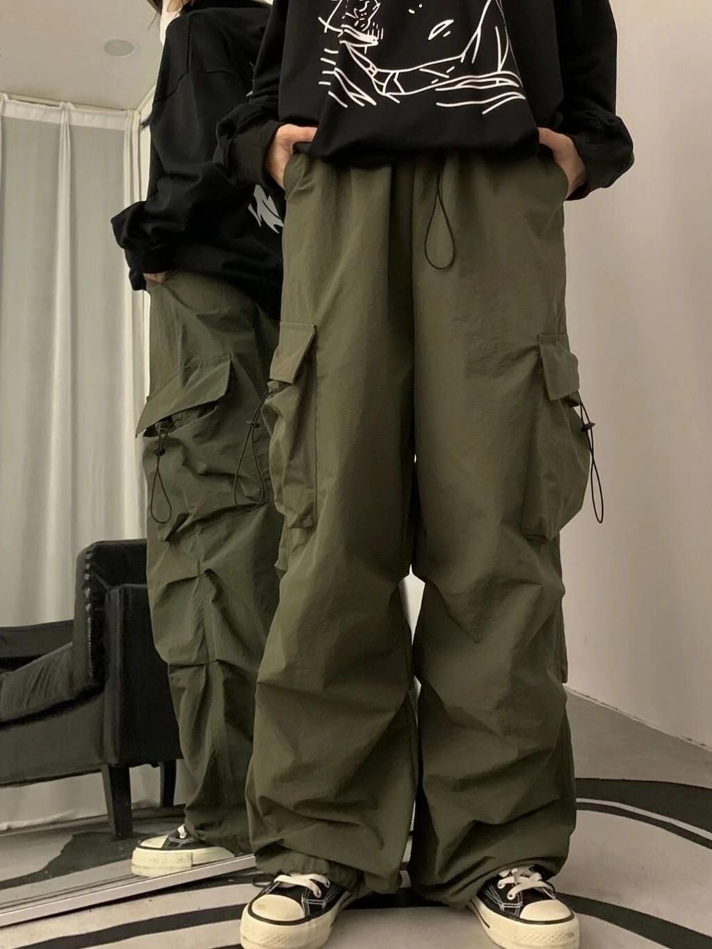 男生初春深色系工装感搭配