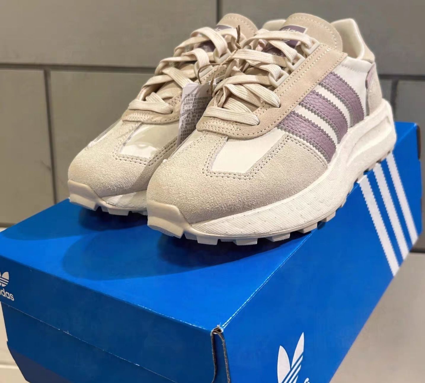 板鞋的外观adidas Originals Retropy E5  浅卡其棕/米白 跑鞋