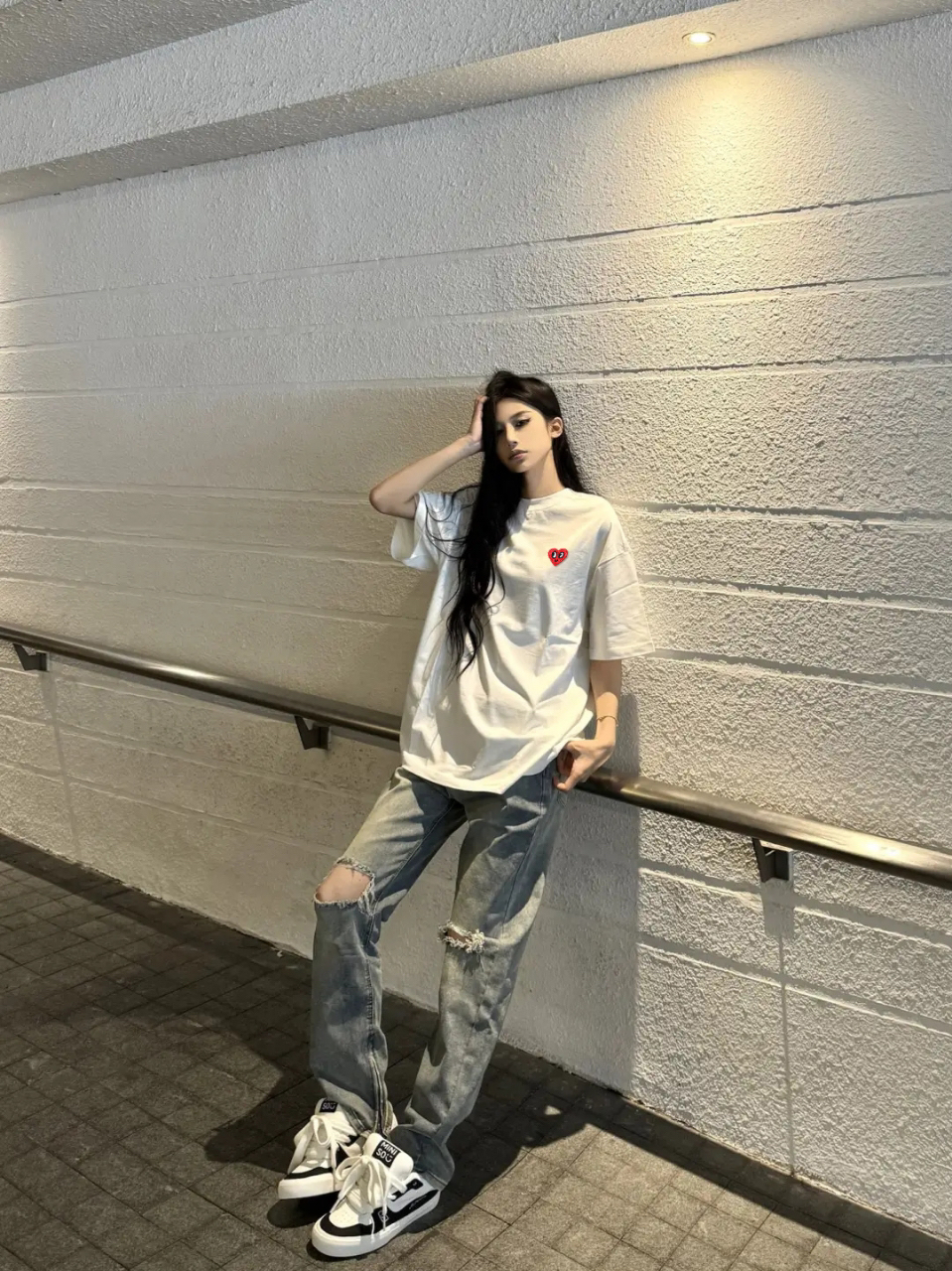休闲百搭，白 T 新宠