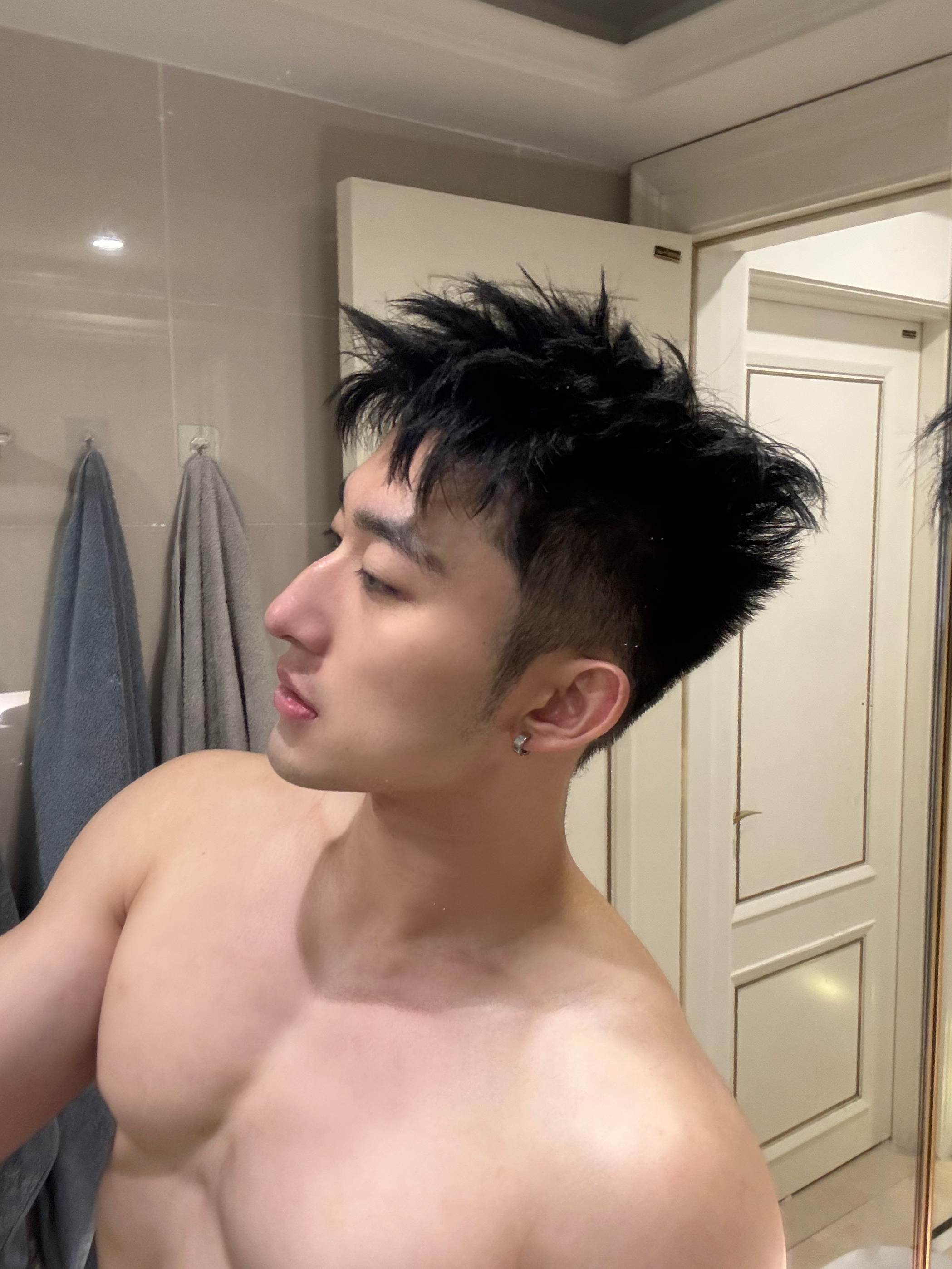 谁说肌肉男没有好脸蛋的！
