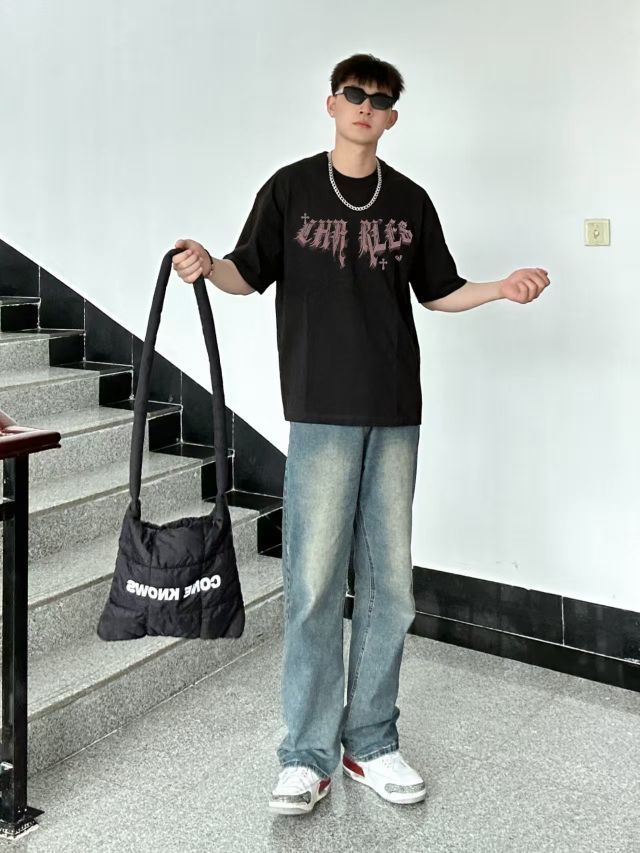 🤏 小众设计短袖 T 恤，拒绝撞衫