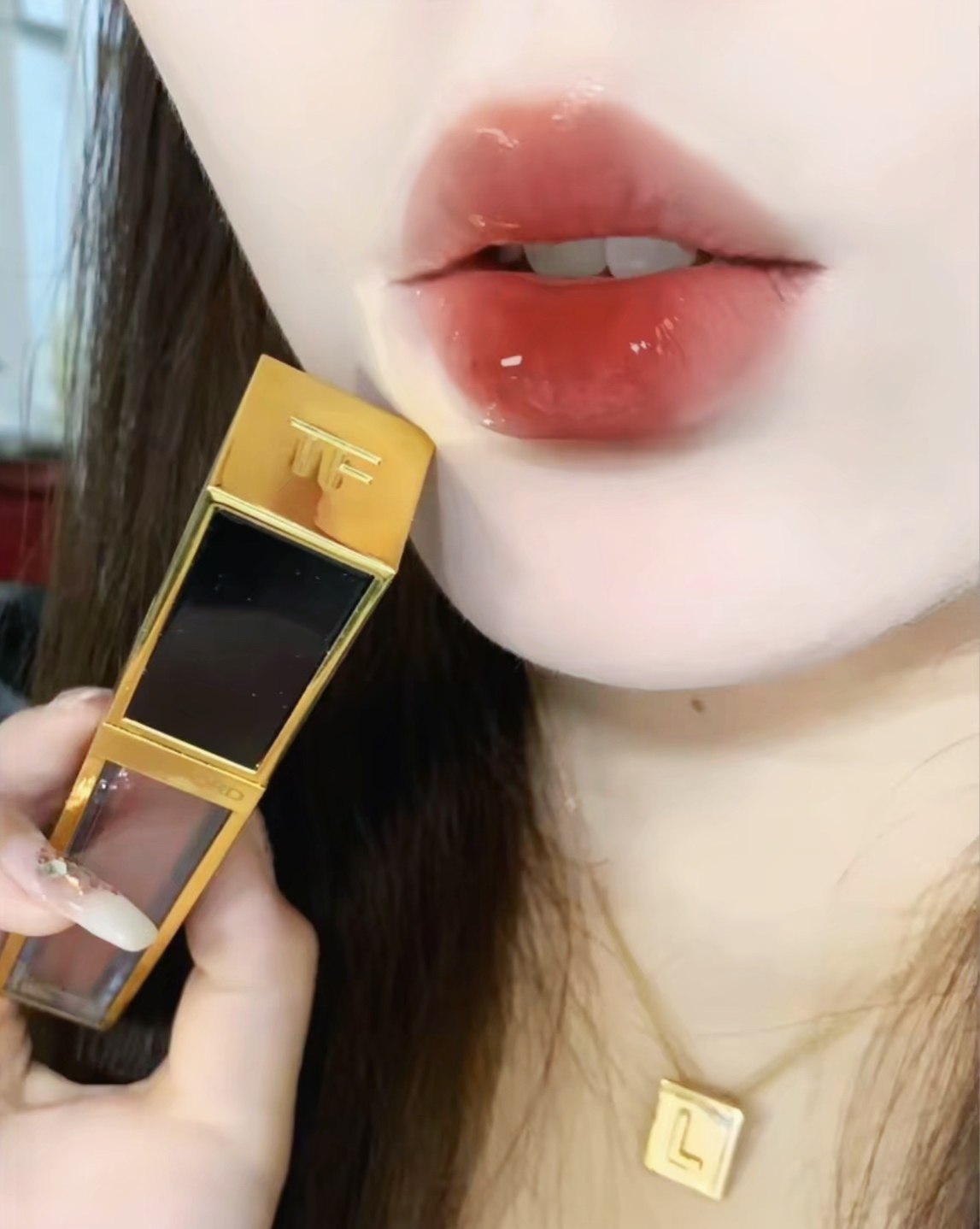 TF04黑管唇釉，是富家千金的颜色没错了