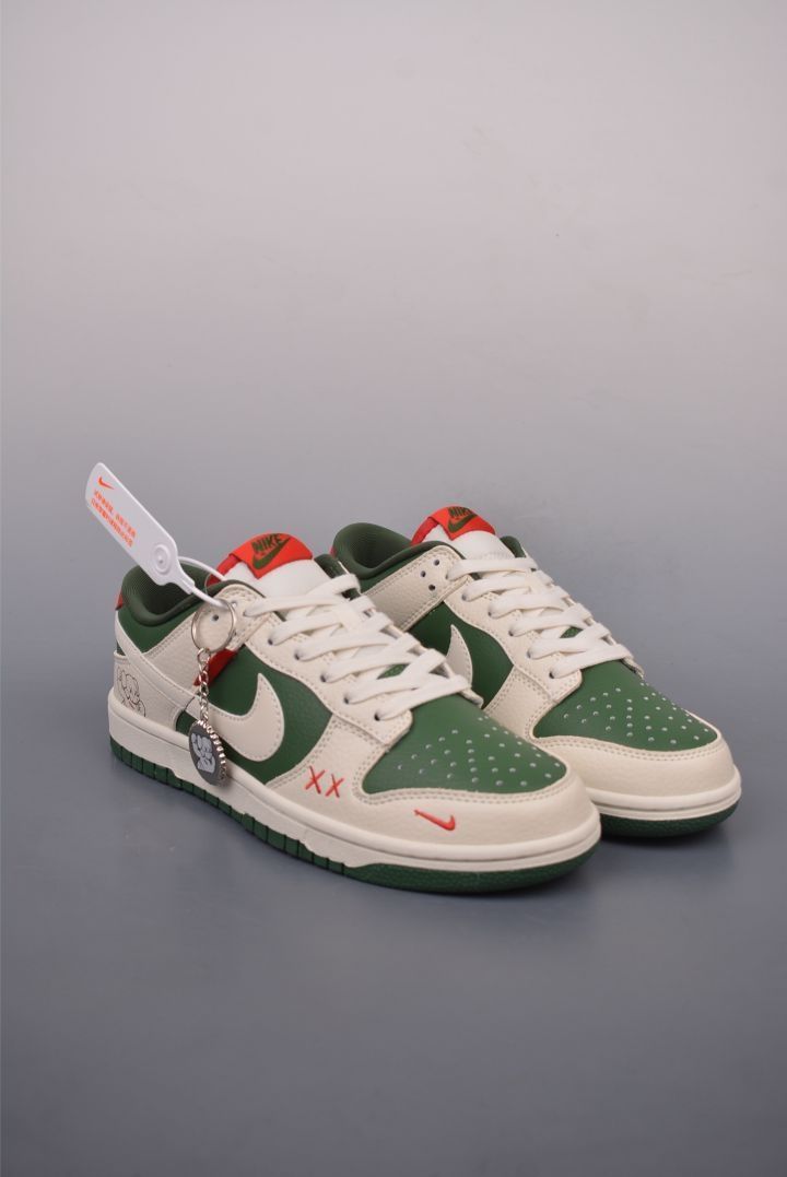 
Nike SB Dunk Low 
