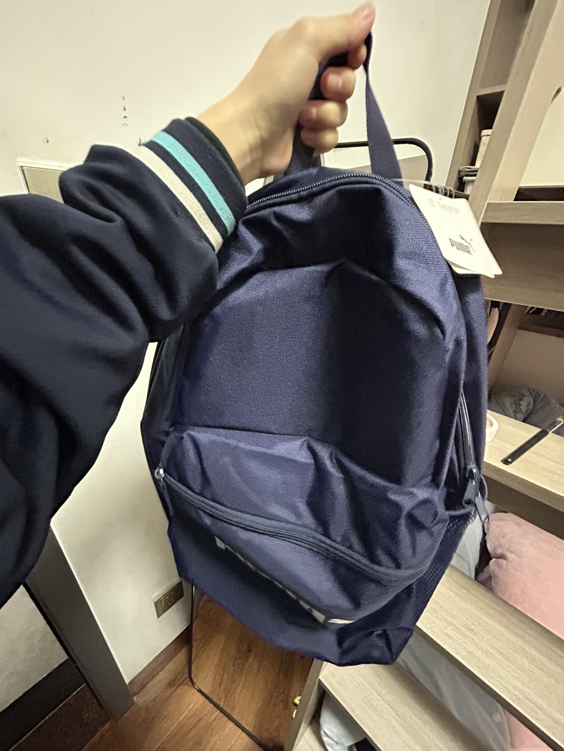 我觉得这个书包真的好好看啊质量也很好就是