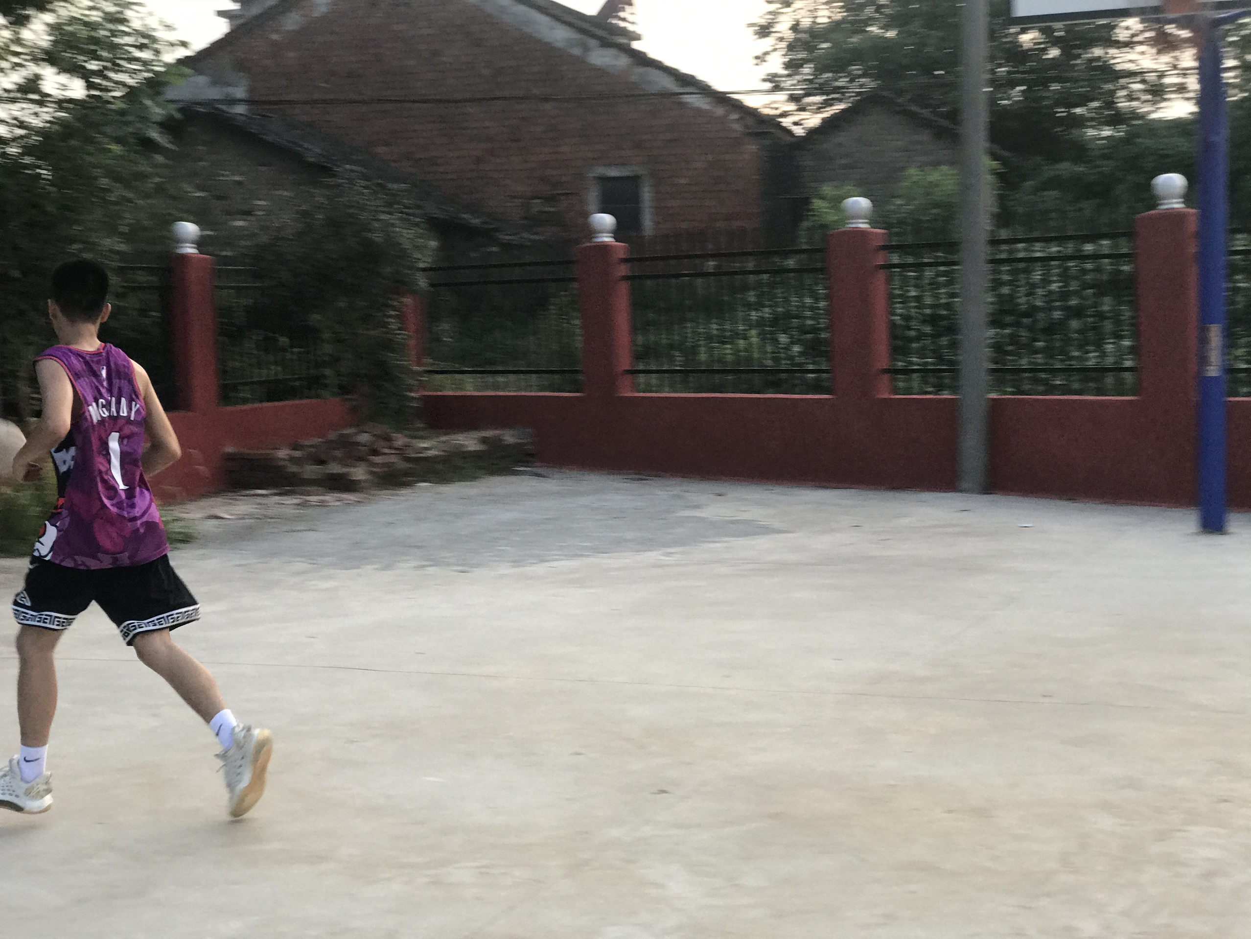 这个球服太帅啦