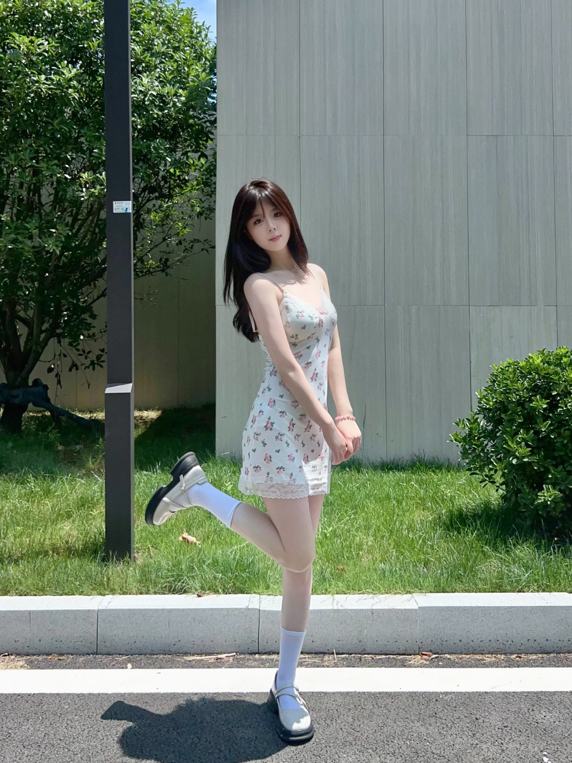 谁能拒绝小碎花吊带裙