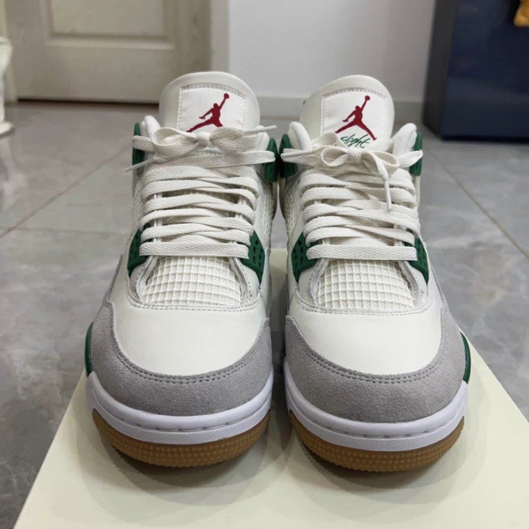 Pine Green联名AJ4白绿,时尚与舒适的巅峰之作