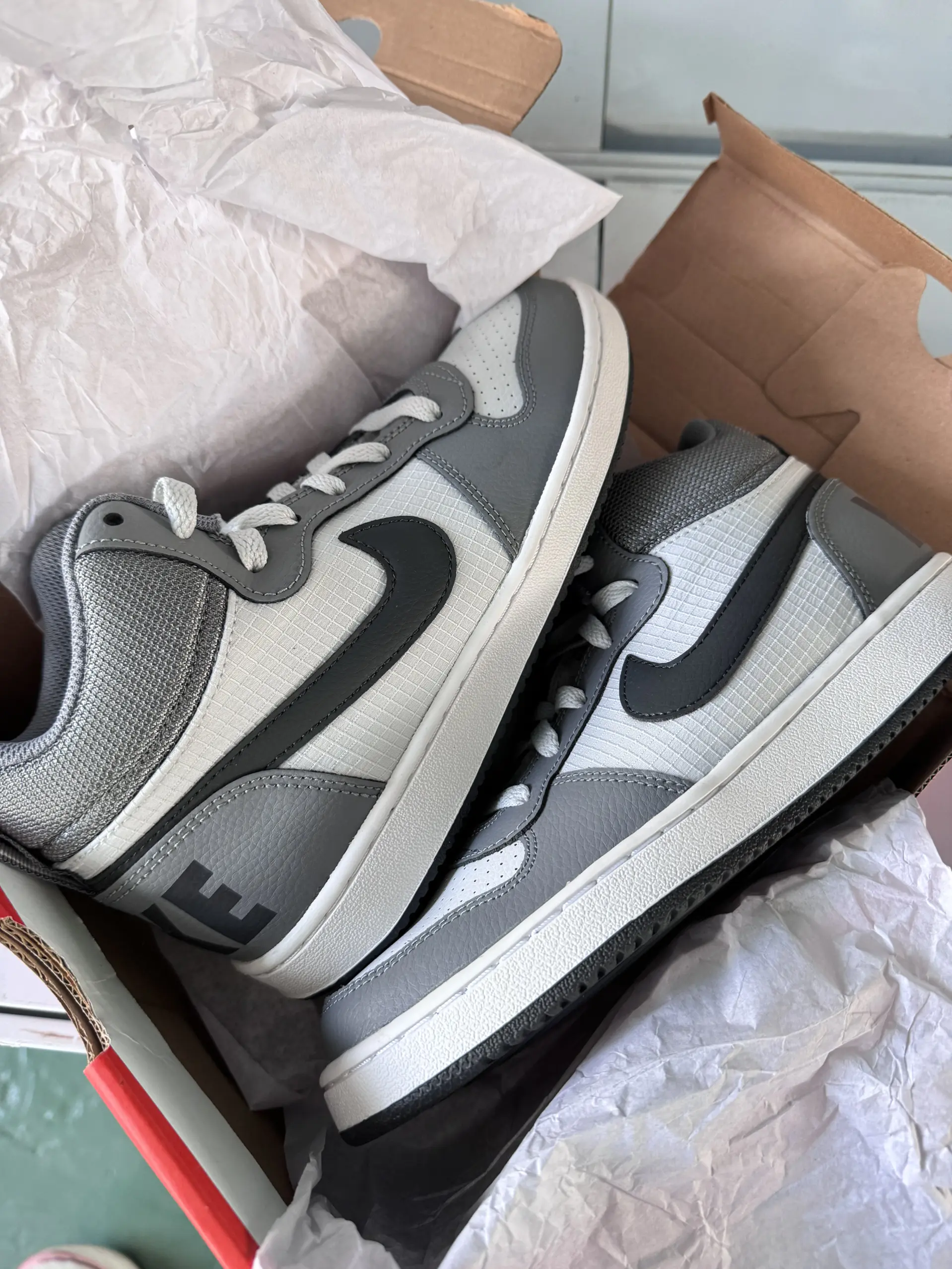 💙童趣与潮流共绽!Nike Court Borough Mid 白蓝儿童板鞋,青少年的时尚宠儿