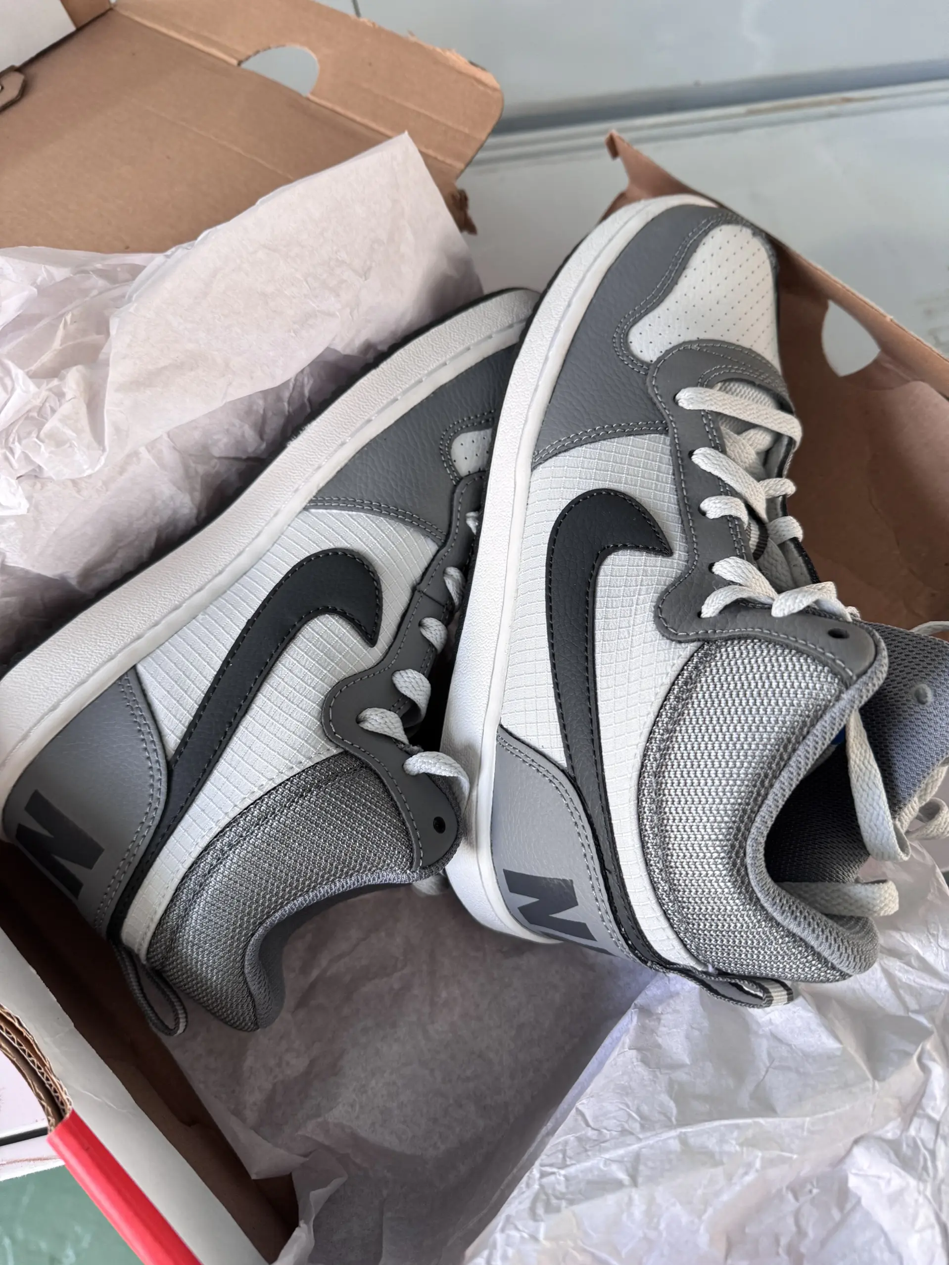 💙童趣与潮流共绽!Nike Court Borough Mid 白蓝儿童板鞋,青少年的时尚宠儿