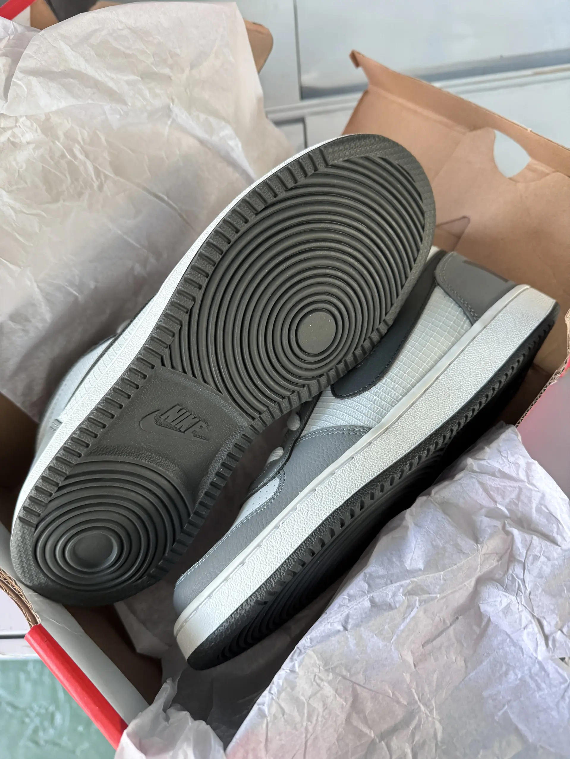 💙童趣与潮流共绽!Nike Court Borough Mid 白蓝儿童板鞋,青少年的时尚宠儿