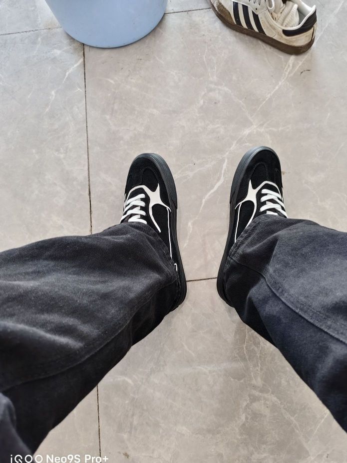 穿起来挺舒服的，压马路是没什么问题的，因