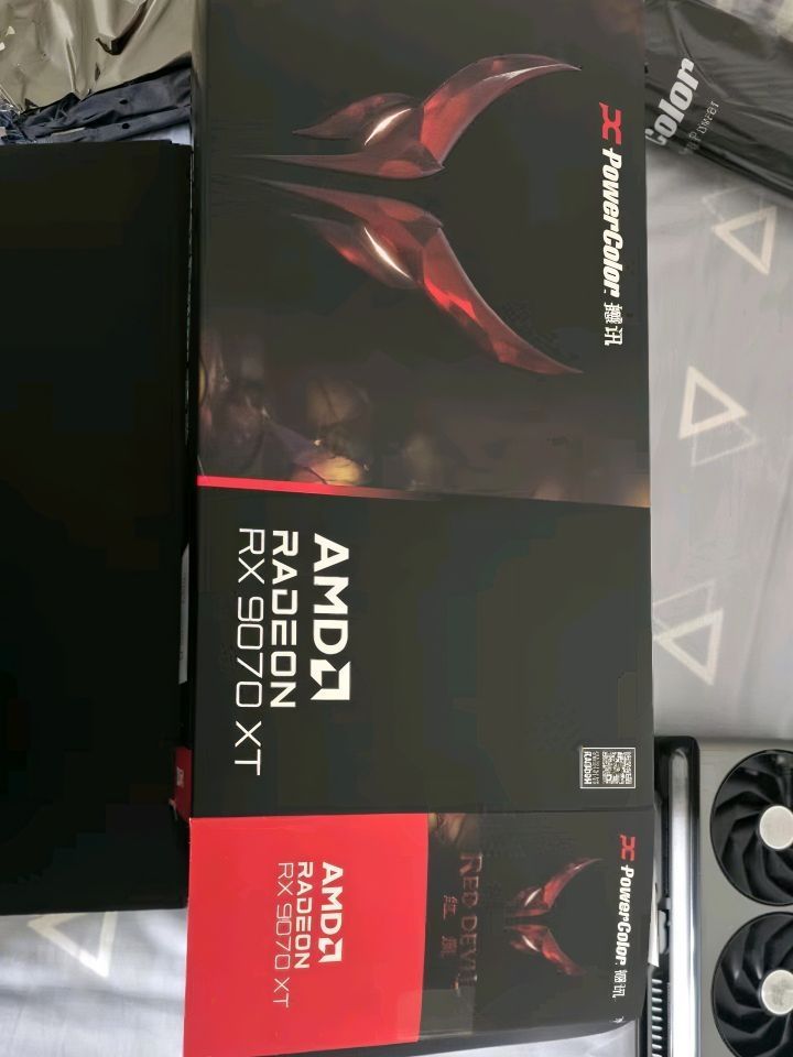 🔥散热焦虑终结者!撼讯红魔RX9070XT暴力开箱实录🎮