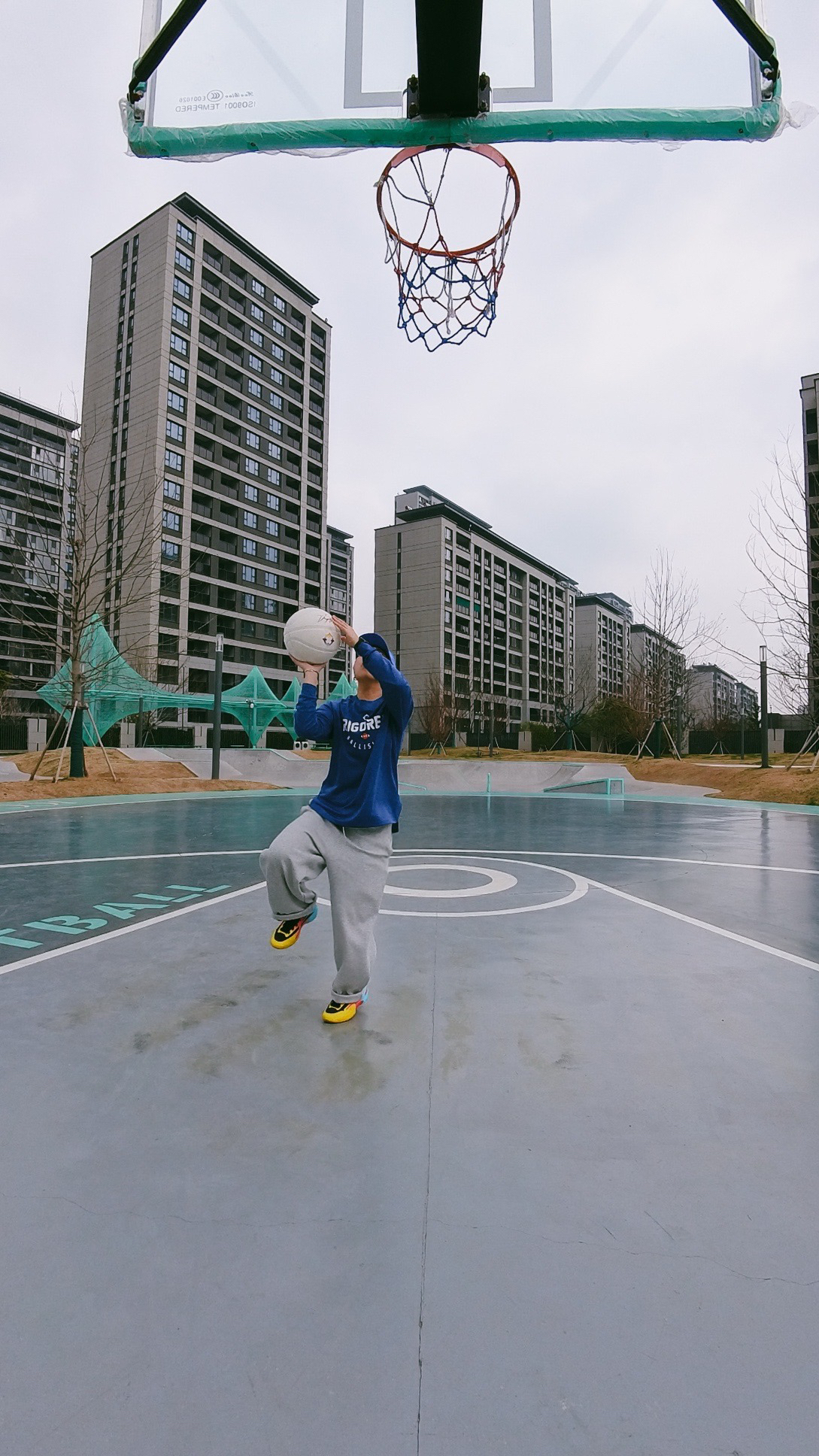 打球不会 但是可以扛大炮