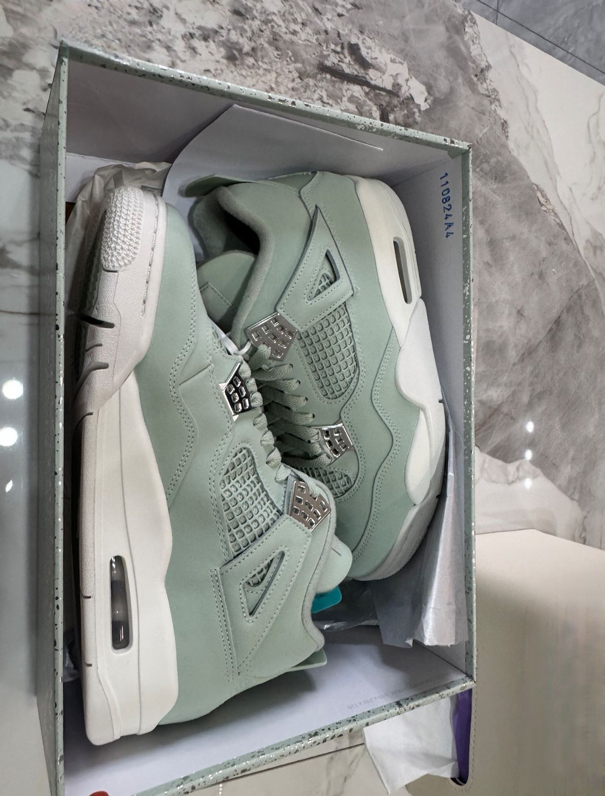 一眼就爱上的宝藏球鞋——Air Jordan 4薄荷绿！！