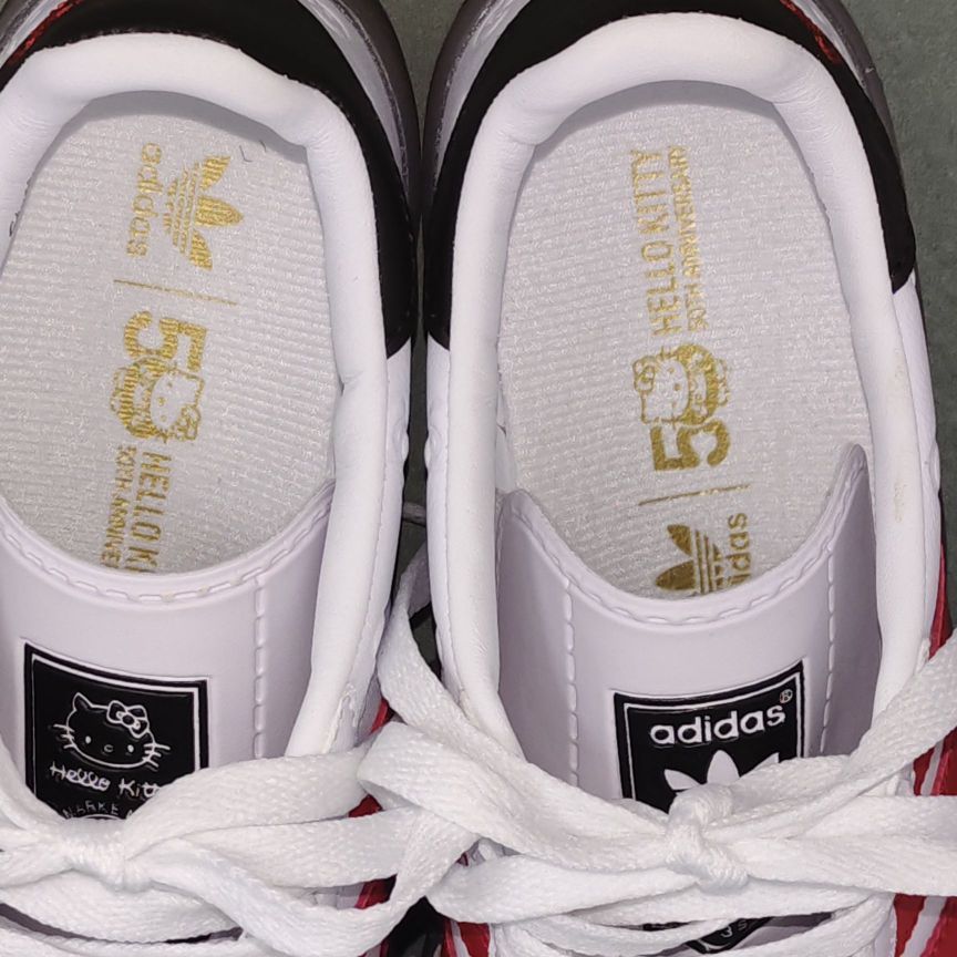 救命!学生党看过来~Hello Kitty这次把三叶草穿在jio上啦!!👟💖