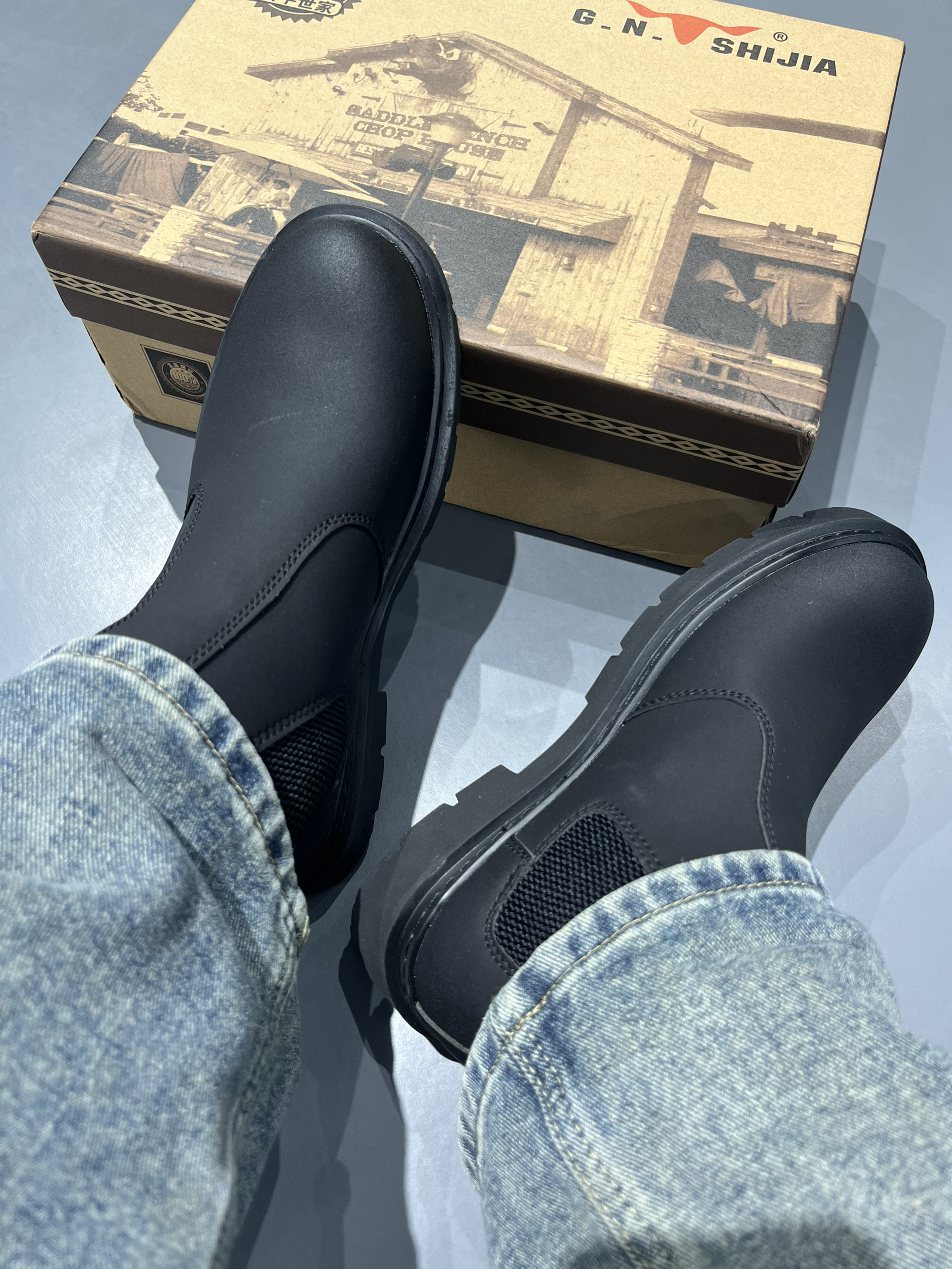 来看看，我的第一双切尔西