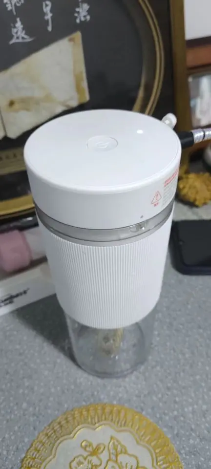 小米榨汁杯2,体积小巧,方便携带,随时随地都能喝果汁!