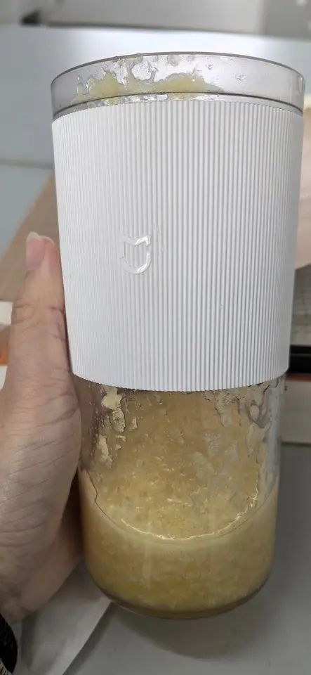 小米榨汁杯2,体积小巧,方便携带,随时随地都能喝果汁!